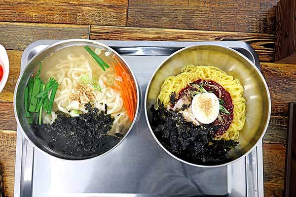 멸치칼국수와 비빔국수