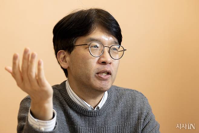 ‘산업폐기물 앞마당 지표’를 개발한 공익연구센터 블루닷의 고정근 대표. ⓒ시사IN 조남진