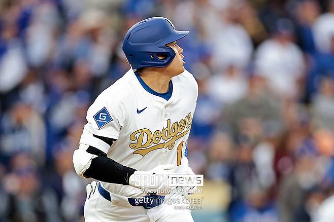 ▲ 타구를 바라보는 오타니 쇼헤이.