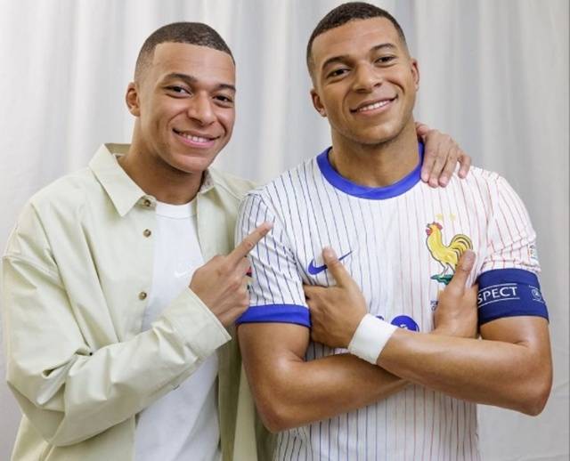 킬리안 음바페와 밀랍인형(오른쪽). /사진=킬리안 음바페 SNS