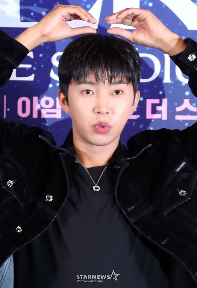 가수 임영웅이  22일 오후 서울 용상CGV에서 열린 영화 '아임 히어로-더 스타디움' 언론시사회 및 무대인사에 참석해 인사말을 하고 있다. 2024.08.22 /사진=임성균