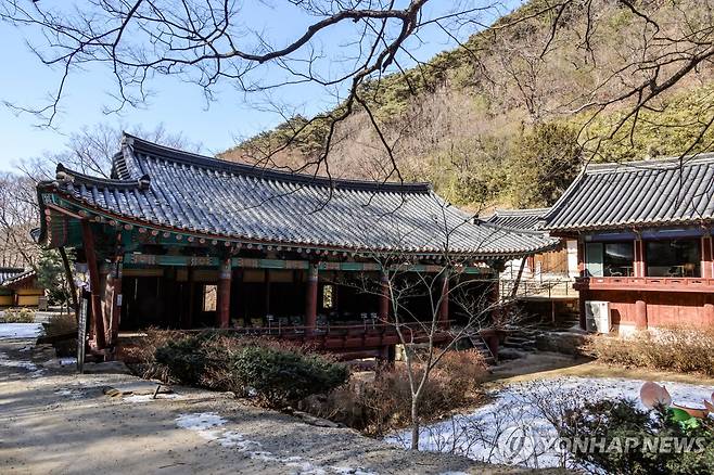 의성 고운사 가운루 마지막 모습 (의성=연합뉴스) 백승렬 기자 = 연합뉴스가 지난달 11일 취재한 경북 의성군 단촌면 대한불교조계종 제16교구 본사 고운사 가운루 마지막 모습. 고운사는 지난 25일 의성 지역의 대형 산불로 전각들이 전소됐다, 2025.3.28 srbaek@yna.co.kr