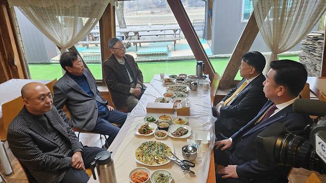 오찬하는 모습 [이성민 촬영]