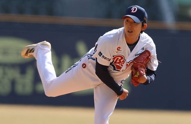 두산 불펜 박정수가 투구에 임하고 있다. 사진 | 두산 베어스