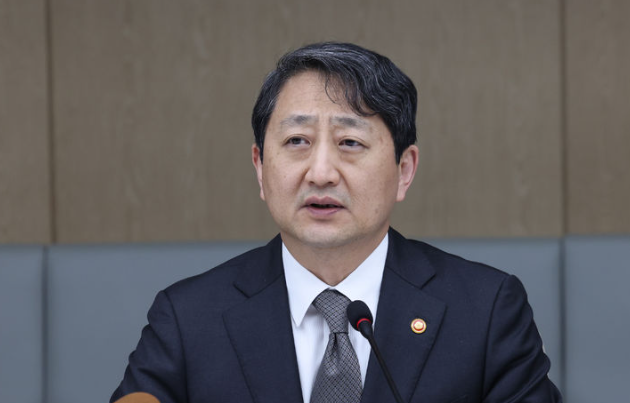 안덕근 산업통상자원부 장관이 지난 27일 서울 중구 대한상공회의소에서 열린 '미국의 자동차 관세 부과 민관 합동 긴급 대책회의'에서 발언하고 있다. / 뉴시스