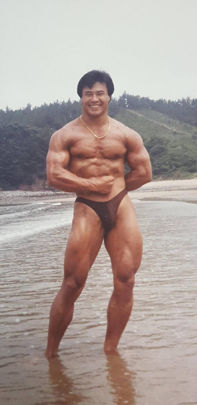 1982년 미스터코리아에 올랐을 때 창용찬 원장 모습. 창용찬 원장 제공.