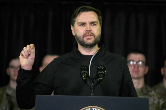 그린란드 미군기지서 연설하는 미 부통령[AP 연합뉴스]