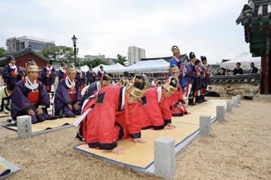 지난해 10월 가락국 시조대왕 추향대제가 경남 김해시 수로왕릉(국가유산 사적) 숭선전에서 봉행됐다. [사진=김해시]