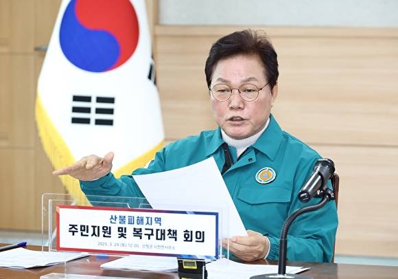 29일 박완수 경상남도지사가 산청군 시천면사무소에서 열린 긴급 현장대책회의에서 발언하고 있다. [사진=경상남도]