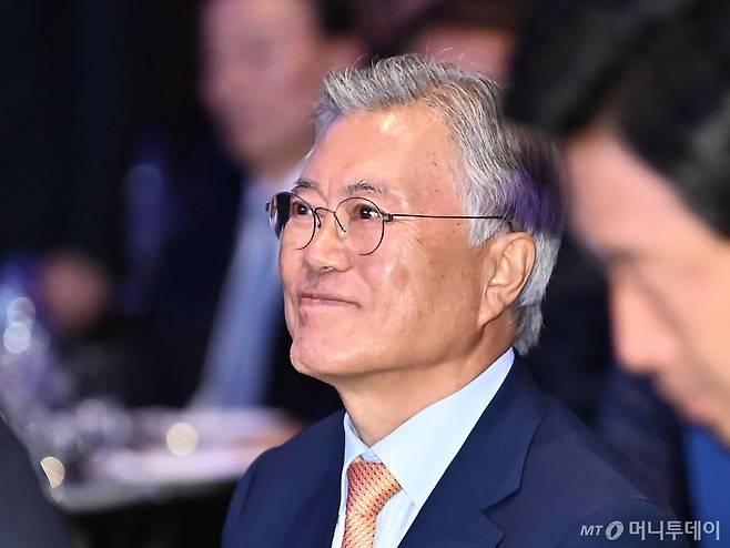 [수원=뉴시스] 김종택 기자 = 문재인 전 대통령 내외가 4일 경기도 수원시 영통구 수원컨벤션센터에서 열린 10.4 남북정상선언 17주년 기념식에 참석해 있다. 2024.10.04.