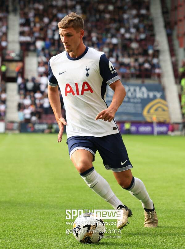 ▲ 토트넘 홋스퍼 출신 유망주로 3부 리그 레이턴 오리엔트에서 임대 생활을 하며 경험을 쌓고 있는 공격수 제이미 돈리.