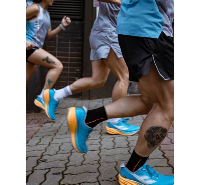 러닝화를 신고 달리는 모습 /사진=프로-스펙스