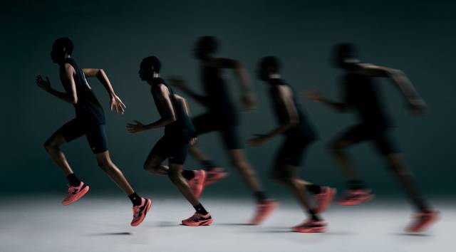 뉴발란스 러닝화 화보 /사진=이랜드그룹