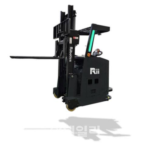 리보틱스가 자체 개발해 이르면 연내 선보일 ‘자율주행로봇 지게차’ 모습.(사진=리보틱스)