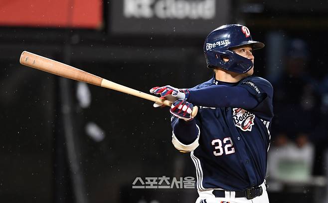 김재환이 다방면으로 타구를 보낼 수 있는 ‘강한 2번타자’로 거듭나고 있다. 수원 | 박진업 기자 upandup@sportsseoul.com