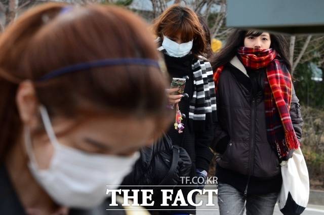 30일은 강한 바람과 함께 꽃샘추위가 이어지겠다. /더팩트 DB