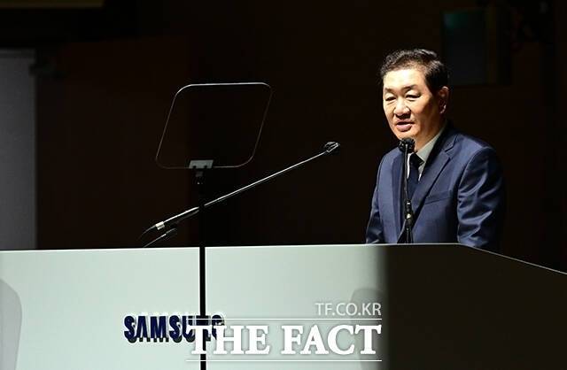 한종희 삼성전자 대표이사 부회장이 지난 19일 열린 정기 주주총회에서 발언하고 있다. 한 부회장은 25일 세상을 떠났다. /임영무 기자