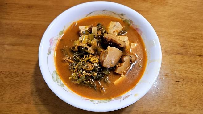 20250329_222830.jpg 냉이 된장찌개에 냉동목심