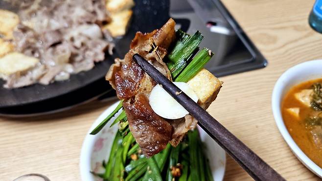 20250329_225014.jpg 냉이 된장찌개에 냉동목심