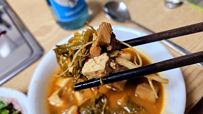 20250329_225744.jpg 냉이 된장찌개에 냉동목심