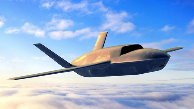 지난해 4월 24일(현지시간) 미국 무인 방산업체 안두릴 인더스트리(Anduril Industries)와 미국 군수기업 제너럴 아토믹스(General Atomix)가 보잉, 록히드 마틴, 노스롭 그루먼 등 굴지의 방위 산업체들을 제치고 미국 공군의 6세대 전투기 F-47의 무인기 개발 파트너이자 협업 전투항공기(CCA) 개발 계약 수주에 성공했다고 미 정보통신 전문매체 테크크런치가 밝혔다. 제네럴 아토믹스가 엔두릴과 협업해서 만드는 CCA 이미지. 사진=제너럴 아토믹스 홈페이지 캡처