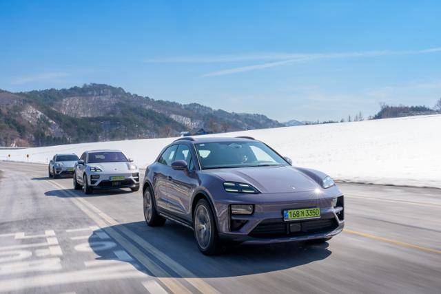 마칸 일렉트릭 주행 모습. 4가지(△노멀 △스포츠 △스포츠 플러스 △오프로드)로 나뉘는 주행 모드가 저마다 제 몫을 해낸다. 포르쉐코리아 제공