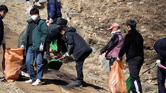 능인학원·대불청·죽림사 신도 등 봉사자들이 의성 고운사 산불 피해 복구에 총력을 기울리고 있다. [사진=죽림사]