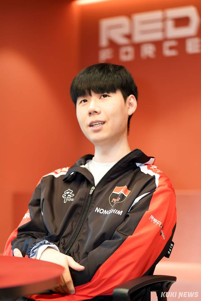 농심 레드포스 소속 '리헨즈' 손시우 선수가 28일 서울 구로구 사옥에서 쿠키뉴스와 인터뷰하고 있다. 유희태 기자