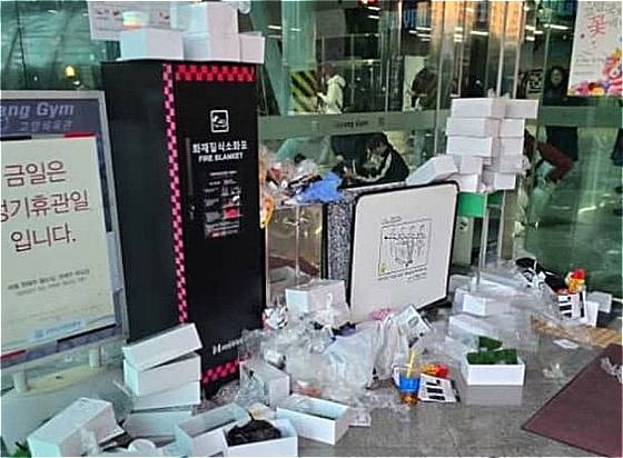 지드래곤 콘서트 후 여기저기에 널브러져 있었단 쓰레기들. 매너가 아쉽단 지적이 나왔다.가/사진=온라인 커뮤니티