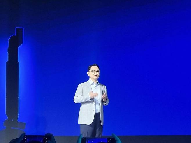 [서울=뉴시스] 이지용 기자 = 문종승 삼성전자 부사장이 28일 오전 서울 광진구에서 '웰컴 투 비스포크 AI(Welcome To Bespoke AI)' 행사에서 발표하고 있더. 2025.03.28. leejy5223@newsis.com *재판매 및 DB 금지