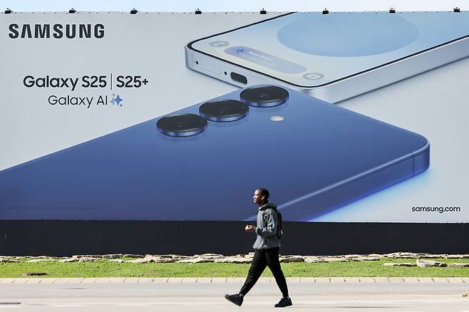 삼성전자는 갤럭시 S25 시리즈에 5000만 화소 초광각 카메라, 2억 화소 메인 카메라, 5000만 화소 5배 줌 카메라 등 고화소 카메라 센서를 탑재했다. 뉴스1