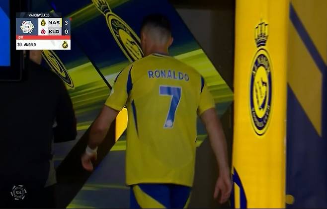 영국 매체 '더선'이 30일(한국시간) 호날두의 소속팀 알 나스르가 호날두를 화나게 한 감독을 조만간 경질할 거라고 보도했다.&nbsp;중계화면