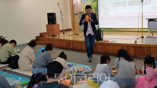 도서관 행사 '김영만 선생님과 함께하는 종이접기 이양기'/투어코리아뉴스 정명달 기자