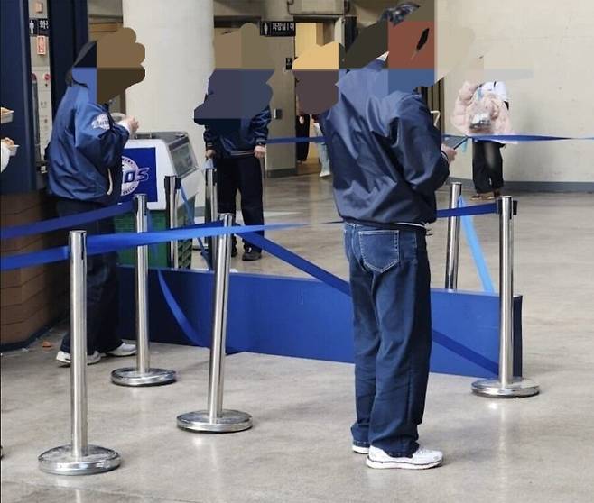 qvdFUu.jpg 야구장 창원NC파크 사고난 구조물 크기