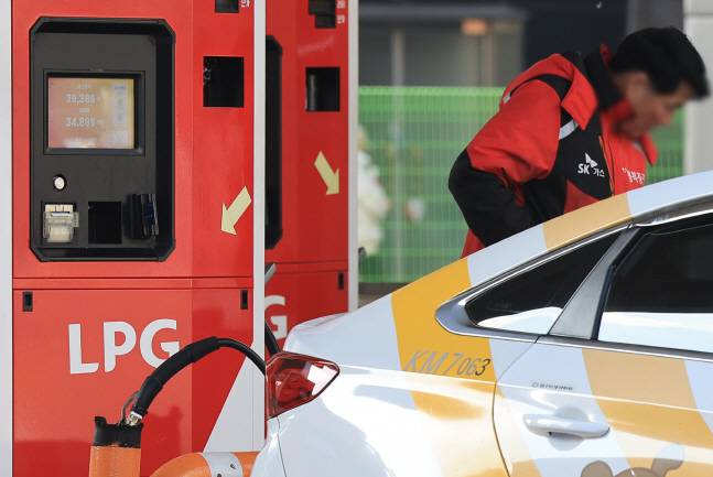 [서울 시내 한 LPG 충전소 (연합뉴스 자료사진)]