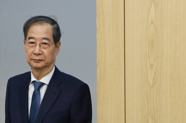 한덕수 대통령 권한대행 국무총리가 31일 SK하이닉스 이천캠퍼스 수펙스(SUPEX)센터에서 열린 '반도체산업 현장 간담회'에 참석하고 있다. 연합뉴스