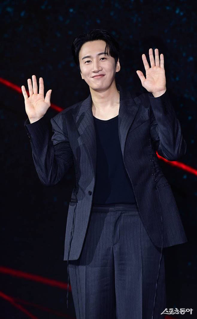 배우 이광수가 31일 서울 종로구 JW메리어트동대문스퀘어에서 열린 넷플릭스 시리즈 ‘악연’ 제작발표회에 참석해 포즈를 취하고 있다.  주현희 기자 teth1147@donga.com