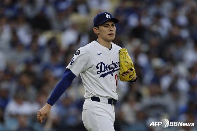 사사키가 경기가 뜻대로 풀리지 않자 답답해하고 있다. /AFPBBNews=뉴스1