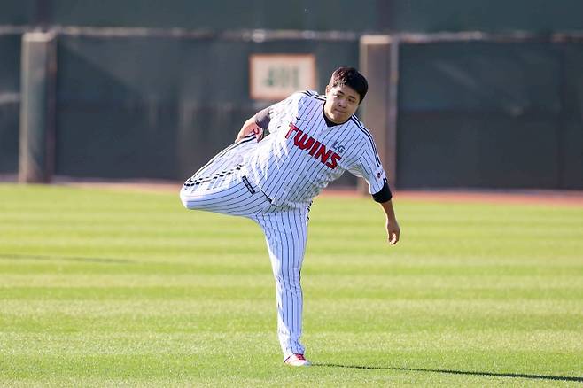 LG 투수 장현식은 지난 30일 이천 LG챔피언스파크에서 열린 '2025 메디힐 KBO 퓨처스리그' 한화전에서 구원 등판했다. 1이닝 무실점으로 실전 감각을 더욱 끌어올렸다. LG 트윈스