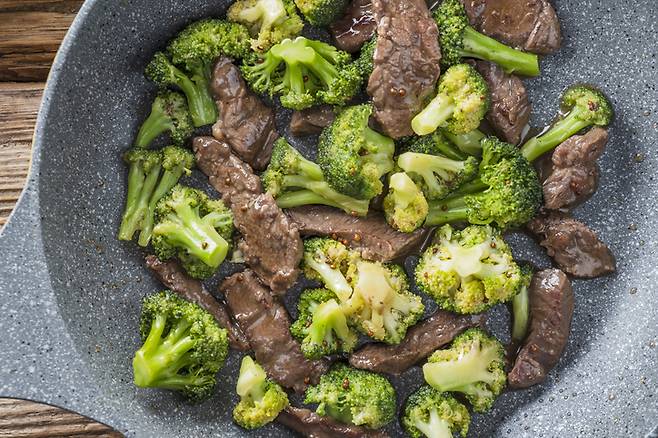 비타민C를 많이 함유하고 있는 브로콜리는 소고기와 찰떡궁합을 자랑한다. [사진= 게티이미지뱅크]