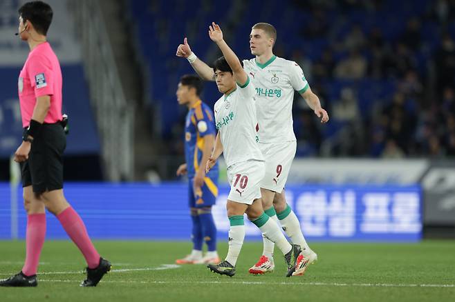 울산문수축구경기장/ K리그1/ 울산HDFC vs 대전하나시티즌/ 대전 김현욱 득점/ 골 세레머니/ 사진 김정수