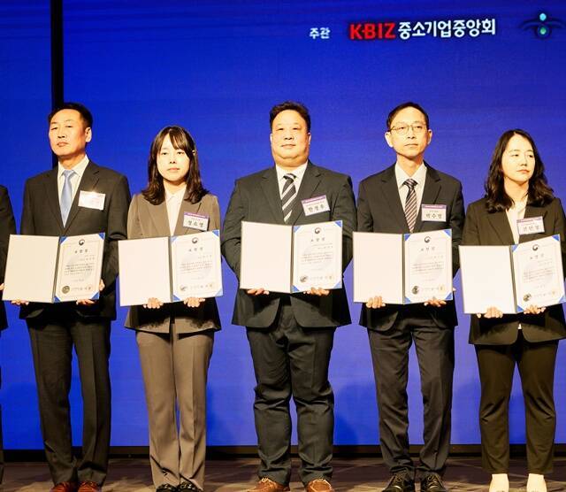 HDC현대산업개발이 공정거래 자율준수 프로그램(CP) 운영의 내실화에 이바지한 공로를 인정받아 공정거래위원장 표창을 받았다. /HDC현대산업개발