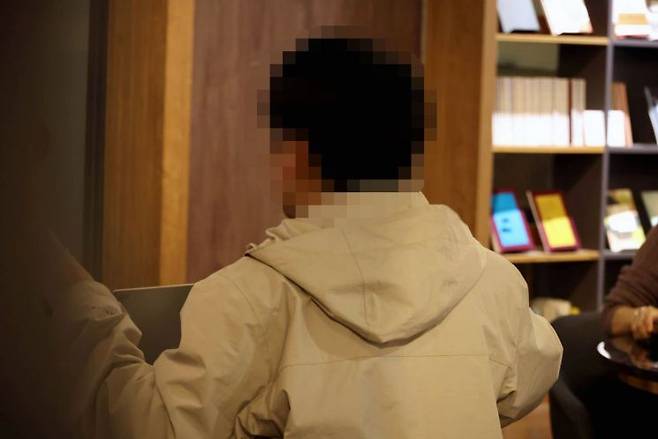 휴학 중인 의대생이 서울의 한 카페에서 아시아경제 기자와 인터뷰하고 있다. 조용준 기자