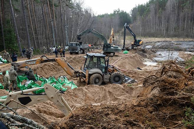 지난달 28일 실종된 장병들을 찾고 있는 모습. /연합뉴스