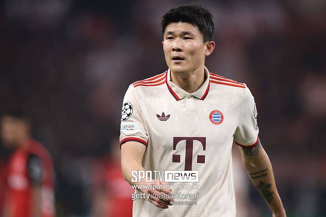 ▲ 콤파니 감독은 \"김민재가 부상을 달고 있는 상태\"라며 \"김민재의 부상 상태가 너무 나쁘지 않기를 바라지만 몇 주는 결장한 것으로 보인다\"고 말했다. 그러면서 \"김민재의 아킬레스건에 문제가 있다는 건 이미 알려진 내용\"이라며 \"이제 부담이 쏠리지 않도록 관리해야 한다\"고 덧붙였다.