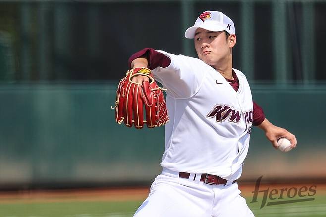 ▲ 안정적인 경기 운영으로 1순위 자격을 증명하고 있는 정현우 ⓒ키움히어로즈