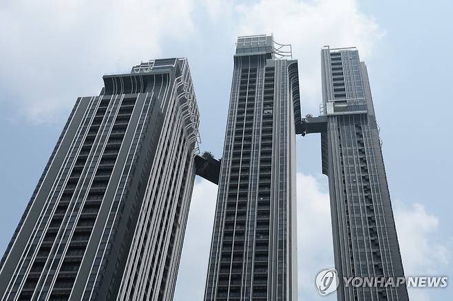 구름다리 붕괴한 권영준 씨 거주 방콕 콘도 [로이터 연합뉴스 자료사진. 재배포 및 판매 금지]