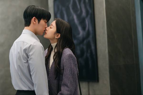 tvN 월화드라마 '그놈은 흑염룡'의 최현욱, 문가영./사진=tvN