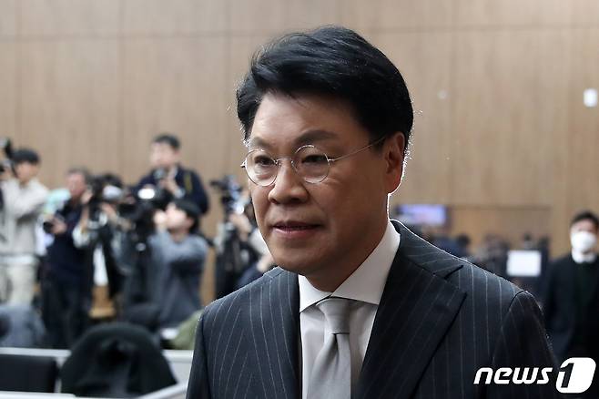 장제원 국민의힘 의원이 12일 오전 서울 여의도 국회에서 내년 제22대 국회의원 선거 불출마 선언 기자회견을 하기 위해 단상으로 향하고 있다. 2023.12.12/뉴스1 ⓒ News1 이승배 기자