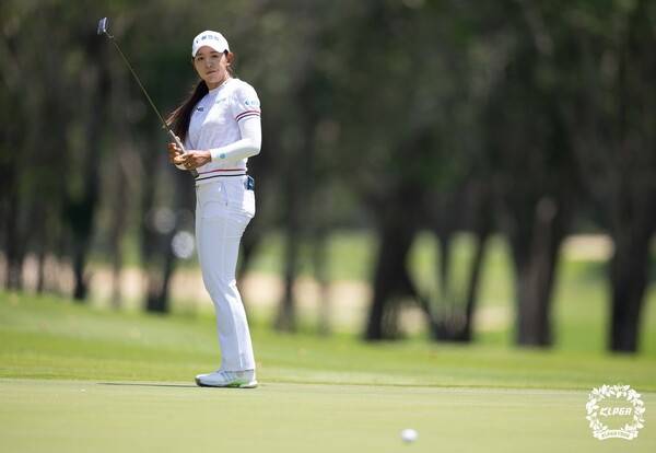 지난 3월 열린 블루캐니언 레이디스 챔피언십 파이널 라운드 4번홀에서 박보겸이 퍼팅한 후 공을 바라보고 있다. 사진┃KLPGA